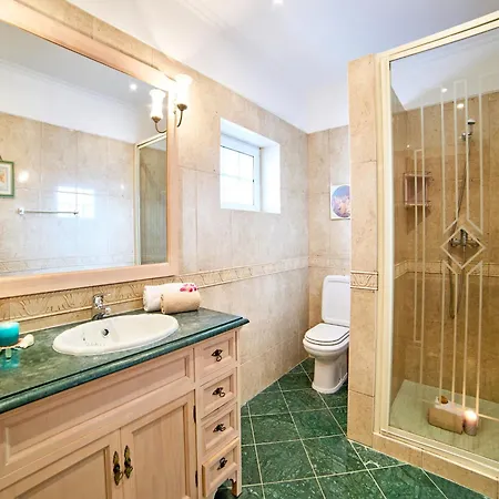 Villa Villa In Albufeira Near Sea Beach *