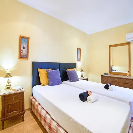 Villa In Albufeira Near Sea Beach *