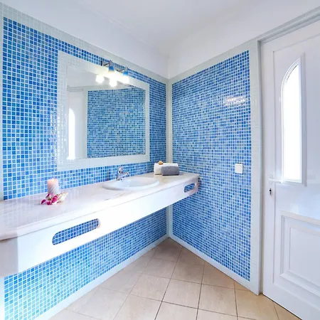 Villa In Albufeira Near Sea Beach *