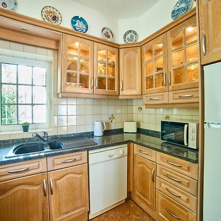 Villa In Albufeira Near Sea Beach *