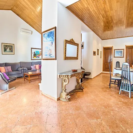 Villa In Albufeira Near Sea Beach
