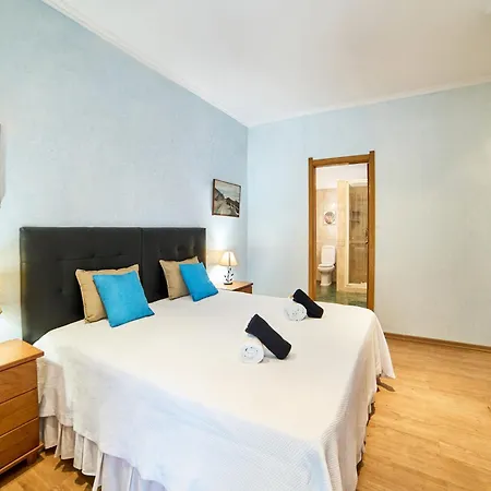 Villa In Albufeira Near Sea Beach *